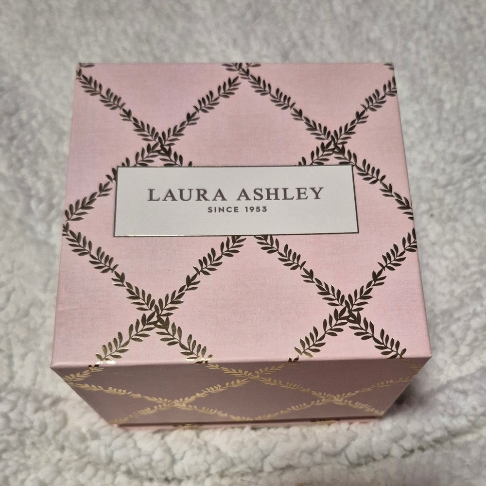 Laura Ashley Golden Bloom Soy Blend Candle 14 oz Pink Frosted Glass Jar Gift Box